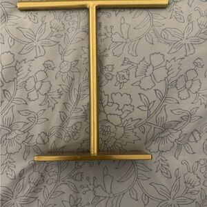 Kendra Scott Gold T-Bar Jewelry Stand